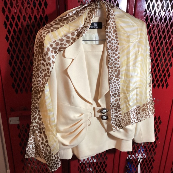 Couture size 6 YELLOW WOOL SUIT. USA MADE LIST $350. STUNNING - Picture 1 of 15